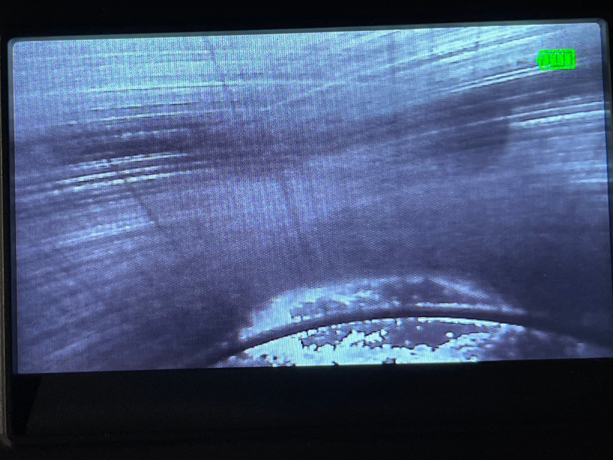 Closeup of shiny part on piston 2 with cylinder wall. You can see the cross hatching and vertical scoring. 