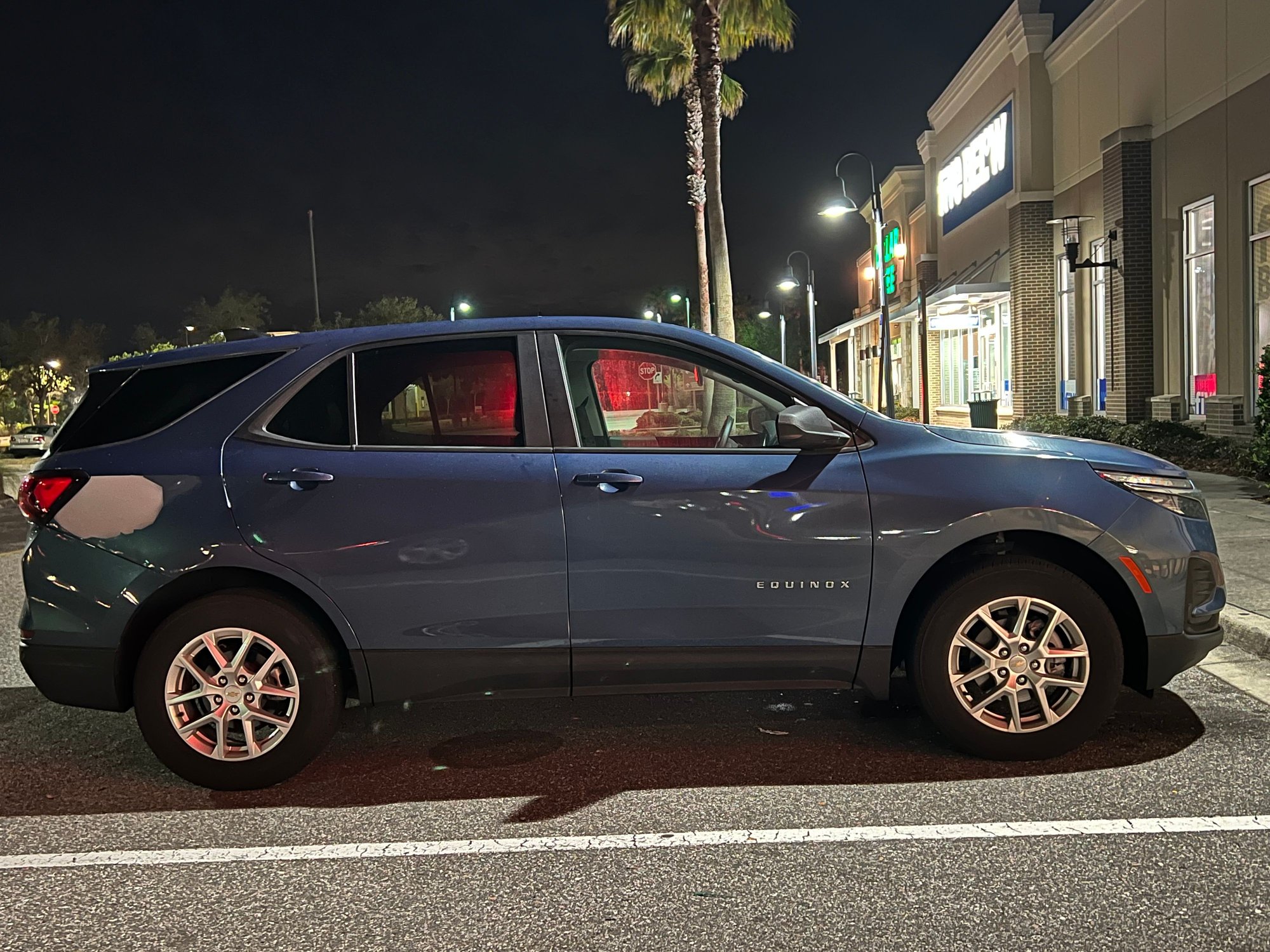 Newer 'Nox I spotted in the parking lot with the paint peeling off the rear panel. I've seen many 'Nox around town like this. I love my Equinox, but shame on Chevy for these paint jobs because I'm gutted 😔
