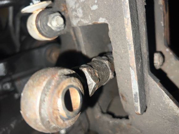 Can anyone help me ID this steering’s part on 1999 Sierra 2500 HD four wheel drive ?