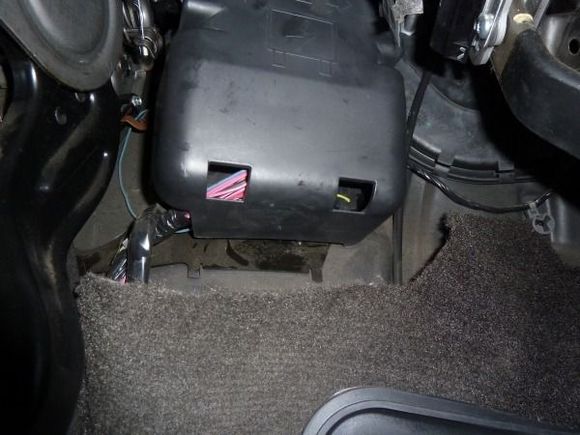 2007TahoeLTZ UNDERDASHBOX PIC1 600pixel