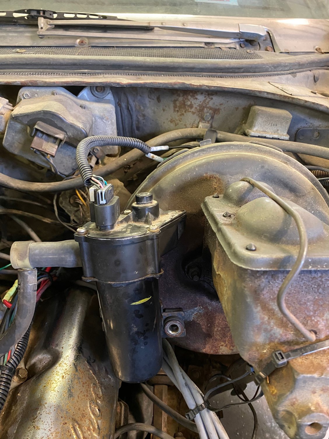 Low vacuum brake booster pump