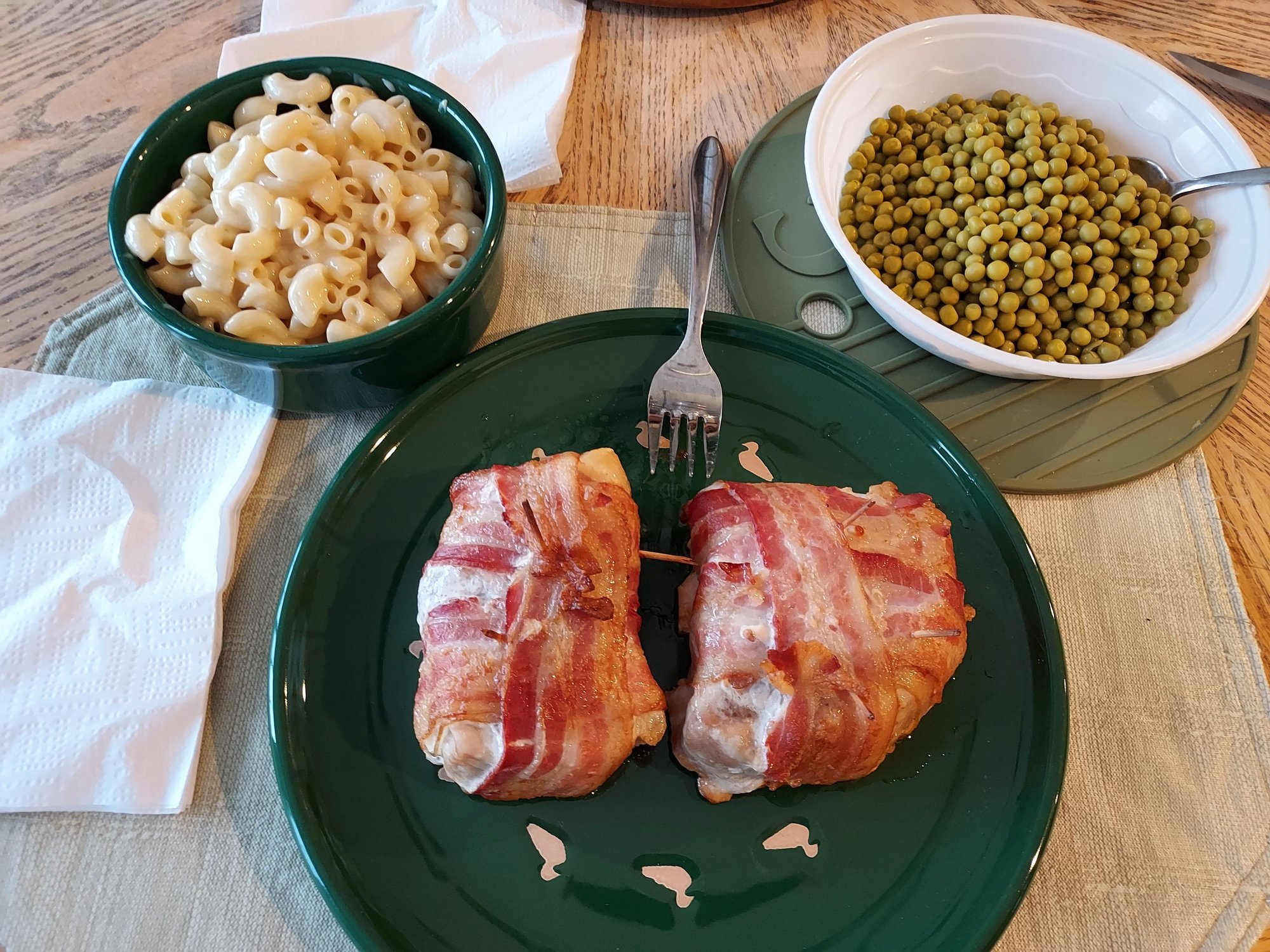 Dawn made one of my favorite dinners.  Bacon wrapped Pork Tenderloins, Cracker Barrel Brand White Cheddar Mac & Cheese, and Peas!