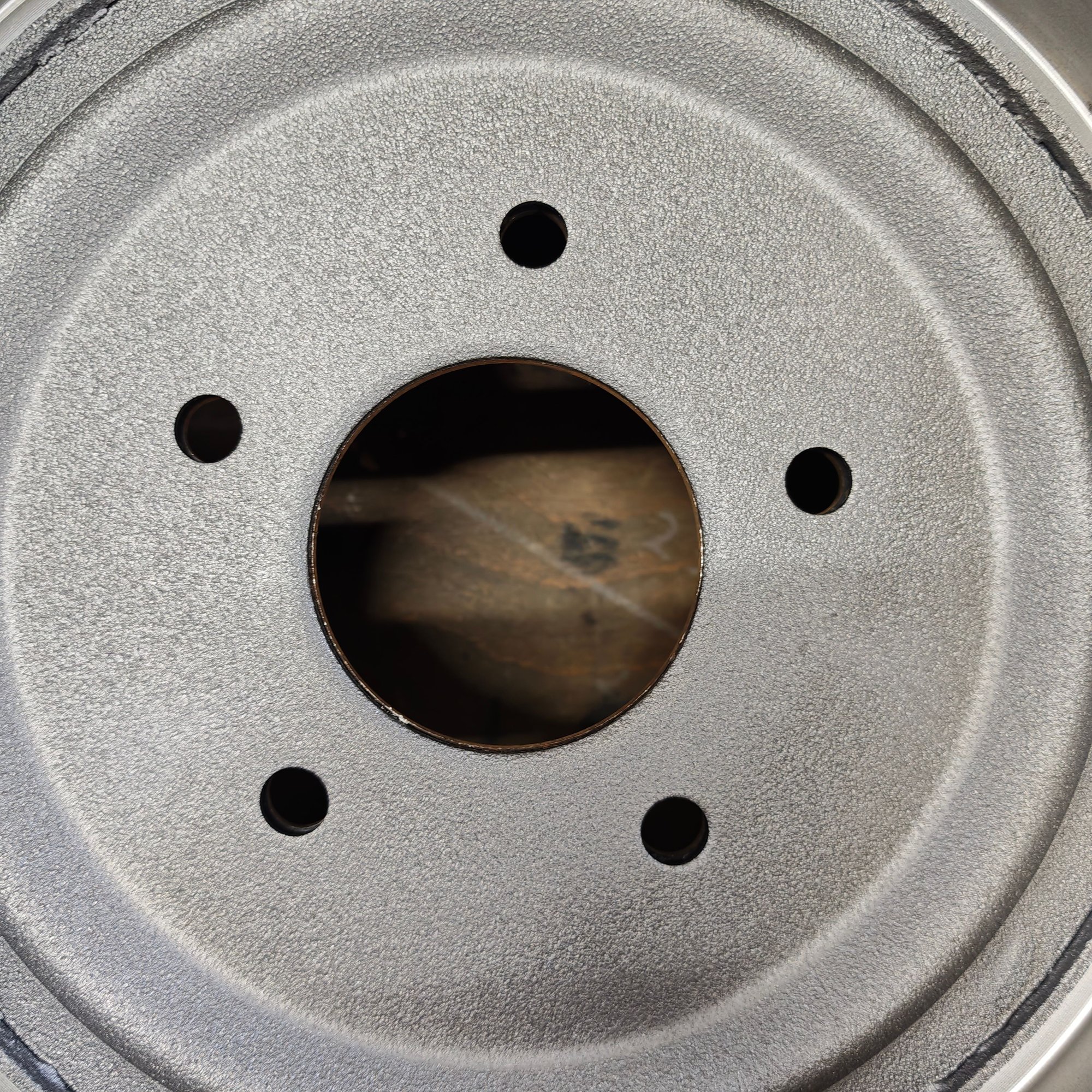Bolt pattern & center hole comparison of the new Bendix PDR0254 vs. my old Centric C-2263. Fits nicely, just the center hole is ~0.2mm bigger on the new Bendix drum
