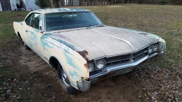 Parting out 1966 Olds Delta 88 2dr hardtop. Very rusty floor, firewall,trunk & core support. Black interior in fair condition.