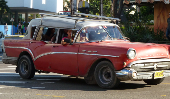 Would you that this Cuban wagon roof has received some modification?