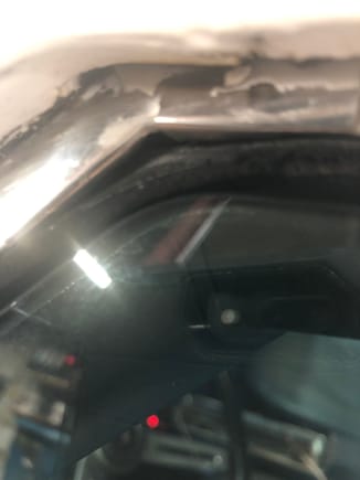 This is the upset corner of the drivers window, where the glass meets the A pillar and roof. Once again, the glass fits the lip of the weatherstripping fairly evenly. 