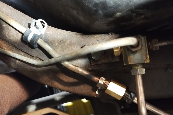 Before anyone says it......that's not thread tape! It's some debris sitting on the frame. No thread tape here.