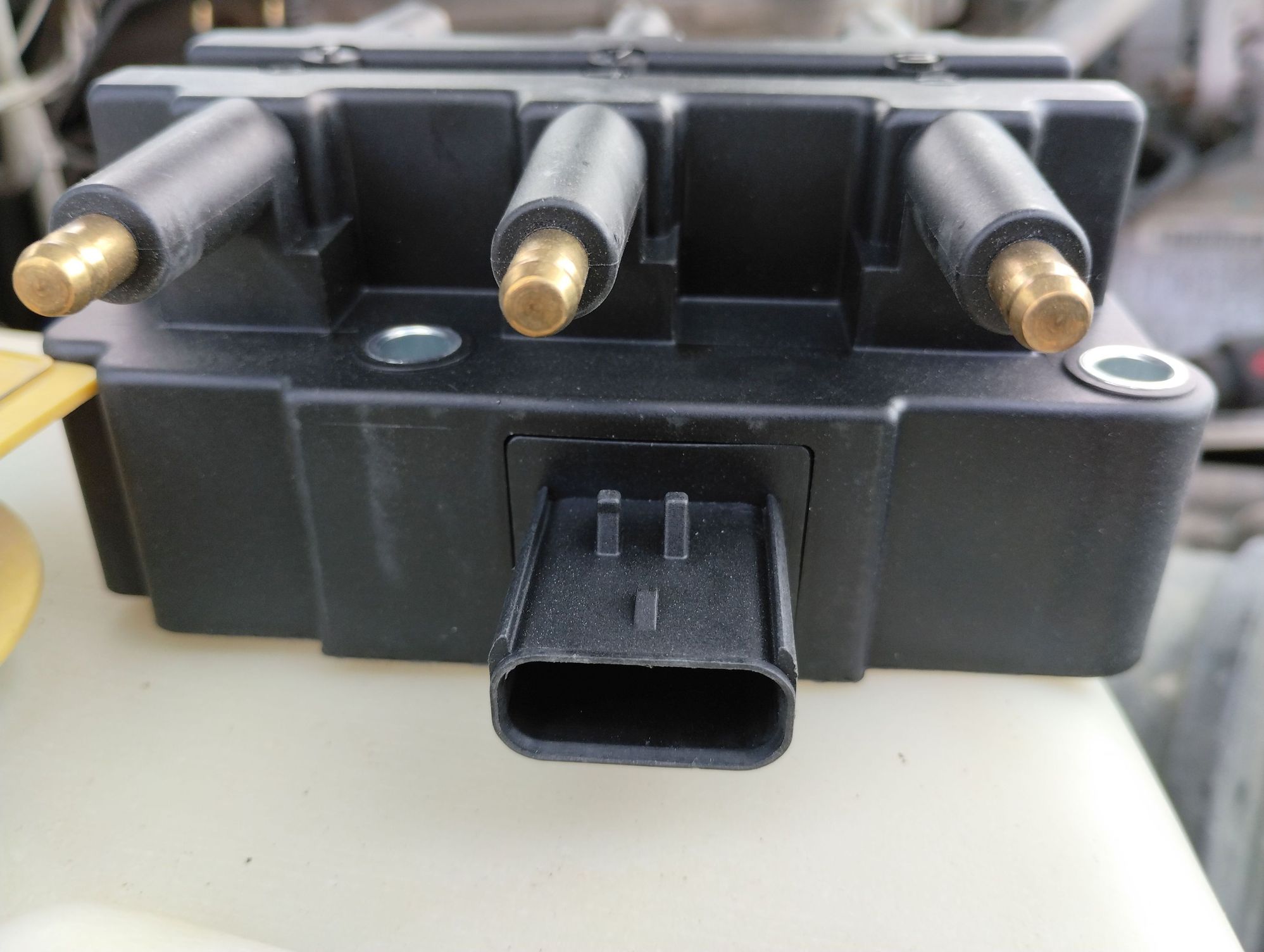 You can see the parts of the molded in locks. They are a little off to the side, suggesting something is different about the plug retainer.