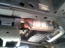 Muffler to the left, engine to the right(duh). That trans pan back there always has real lil pinkish/red drippies on it. ??? Needs a servicing maybe?