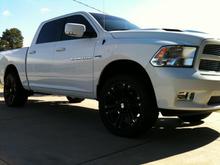 22 inch xd monsters 2 1/2 inch leveling kit, magnaflow, k&amp;n cai