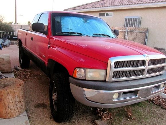 1999 4x4 V-10 Leather interior Owner's kid put a rod through a cylinder wall drag racing it.
700.00 USD