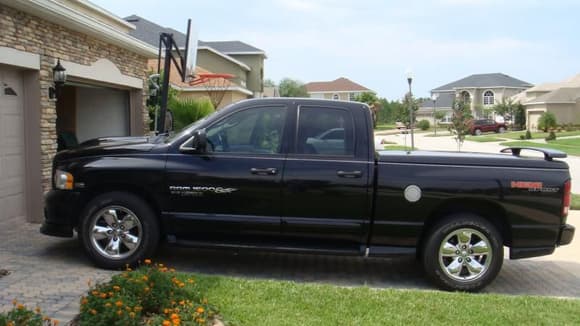 2004 dodge ram hemi sport