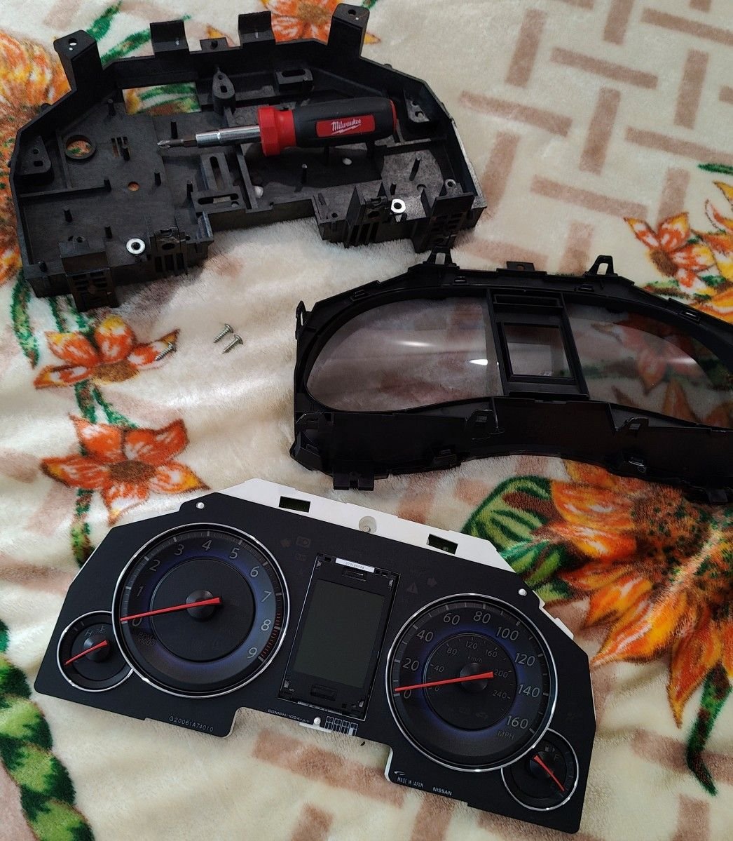 2007 G35 gauge cluster.