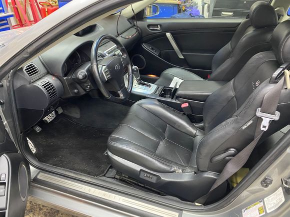 Before installing, it’s the only interior shot I had . You can see the old factory nav 