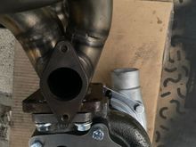 Here you can see the offset of the oil fuel feed. The manifold actually covers the oil feed, so I had to clock it and use an extender. It ended up not being a big deal because I'm still within spec of a BB turb ( up to 20 degrees clocked from straight up and down. I believe I'm at 17*) 