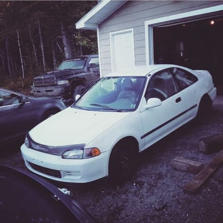 Traded the mint 99 si for a 93 civic coupe with a none running JDM B18C Type r motor

delsol got out late june and i trade my black civic in dec lol thats alot of cars to have in the time period