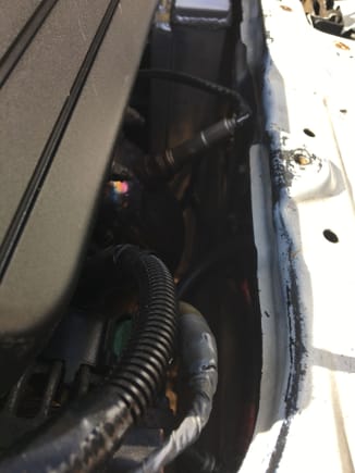 You can’t really see it too well, but that O2 sensor, exhaust pipe, and compressor really aren’t going to make good friends with a CRV or Integra condenser mounted on the backside of that radiator support.