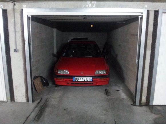 in my garage after cutting 2 rings each spring, waiting for my Koni kit...