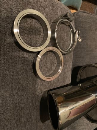 They are mishimoto vband flanges. 