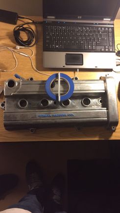 Resurfacing the valve cover with some VHT high temp wrinkle paint