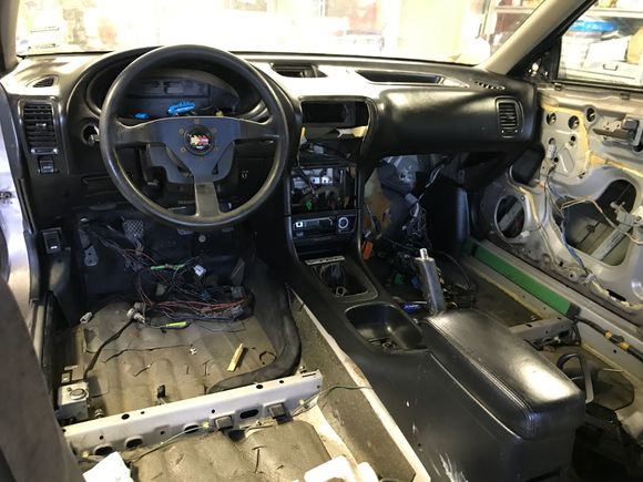 got tired of my interior looking empty without hope, so i decided to mount my black dash and other black pieces