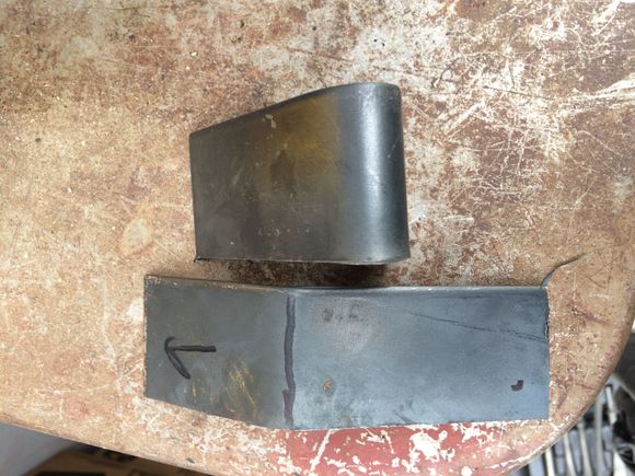 Top tab for top of tunnel, bottom tab for the frame