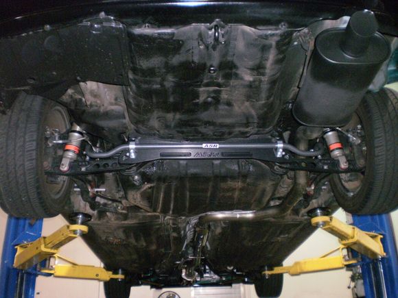 Installed ASR rear brace w/ 24mm anti sway-bar. Also installed left/rear diffuser from Civic hybrid.