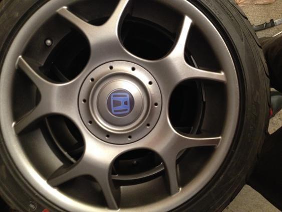 Repainted the Cooper S wheels and bought little Honda H logos for the center caps to cover the MINI logo, lol. Tires are Yokohama S-drive 195/45-R16
