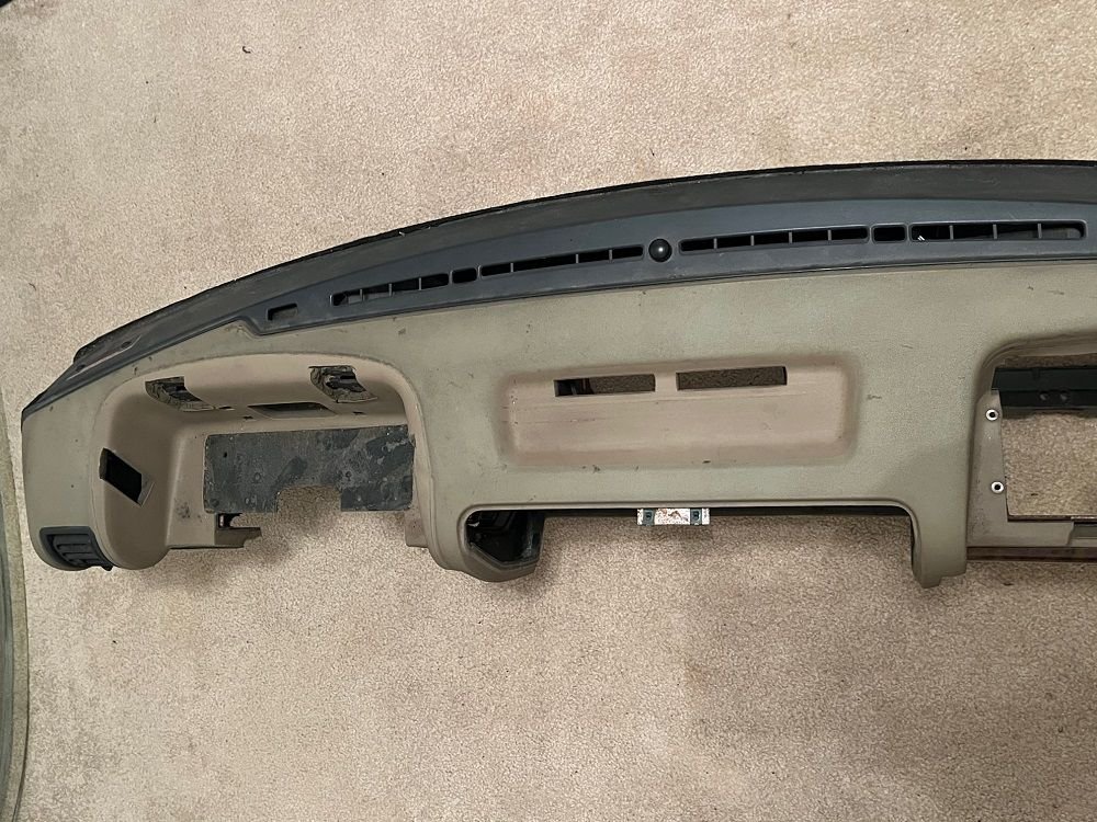 Interior/Upholstery - Discovery 2 Dashboard. No Cracks or Warping - Used - 0  All Models - Athol, MA 01331, United States