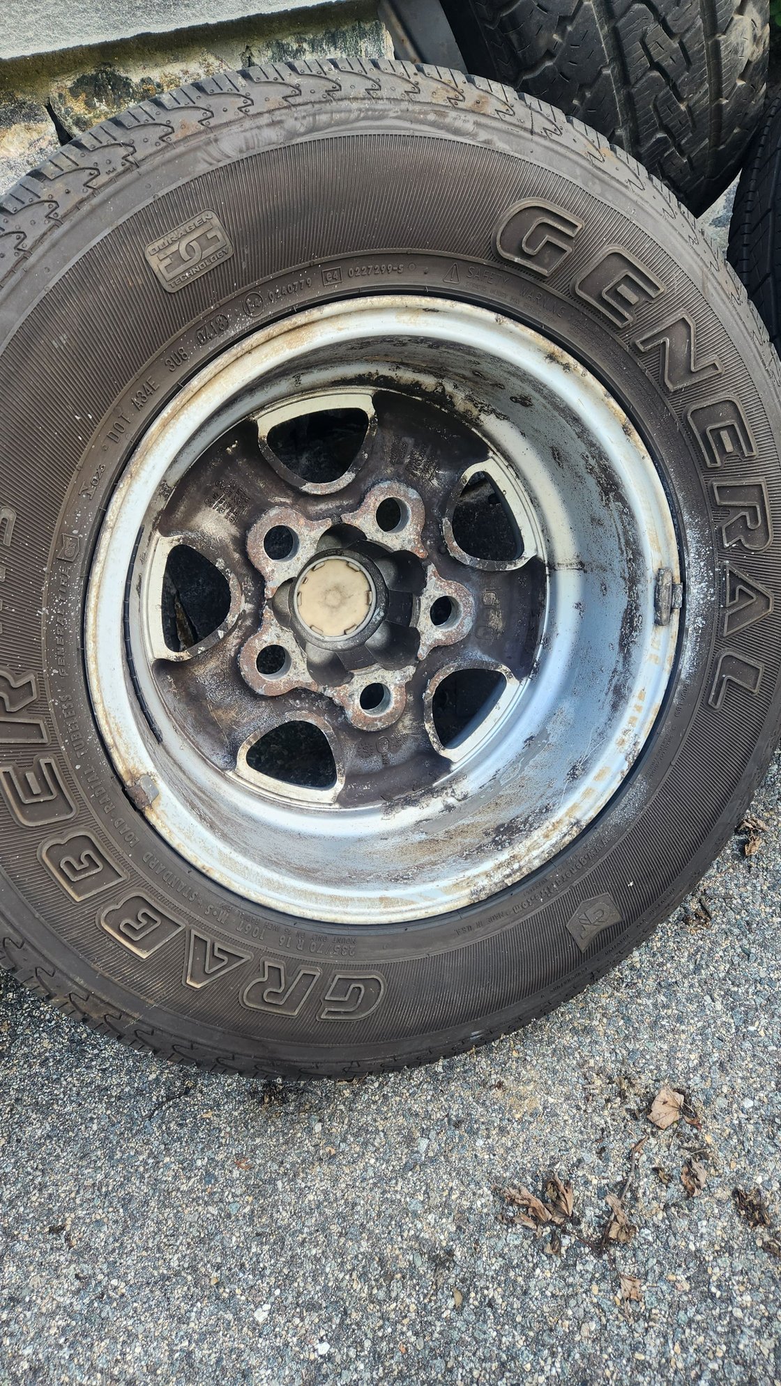 Wheels and Tires/Axles - Wheels/Tires from 1997 Discovery 1 -- $400 - Used - 1994 to 1999 Land Rover Discovery - Manchester By The Sea, MA 01944, United States