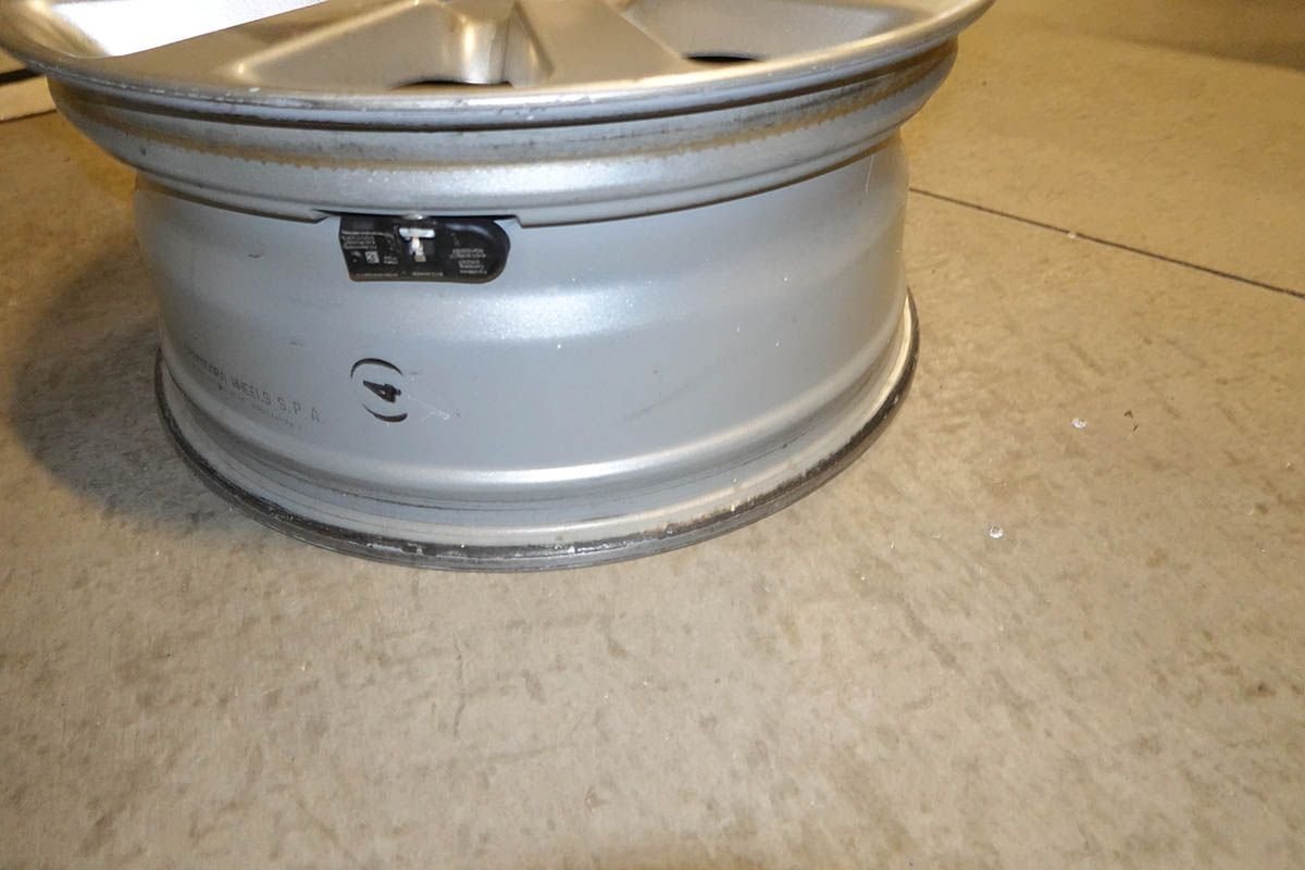 Wheels and Tires/Axles - 2 Range Rover Rims - Used - 2003 to 2012 Land Rover Range Rover - Flagstaff, AZ 86004, United States