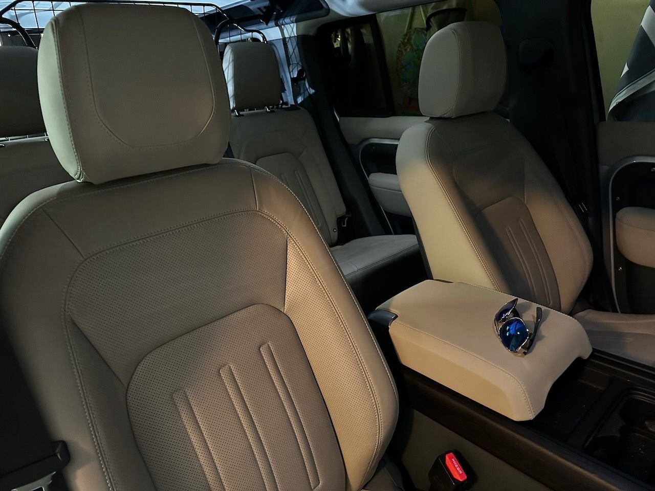 2022 Land Rover Defender - 2022 Defender 110 SE with all the extras + ext warranty - Used - VIN SALEP7RU7N2069448 - 25,200 Miles - 6 cyl - 4WD - Automatic - SUV - Silver - Little Rock, AR 72207, United States