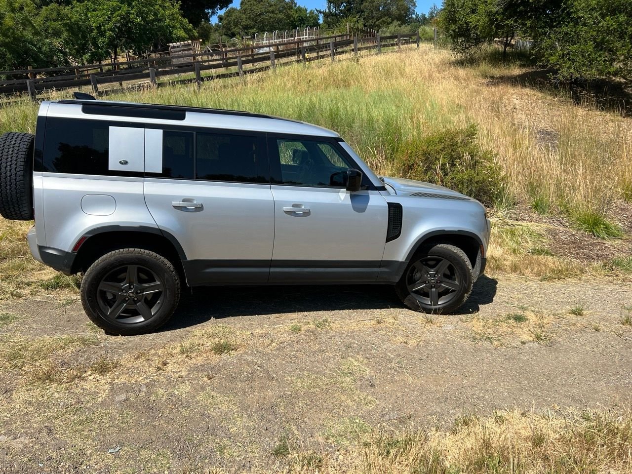 2021 Land Rover Defender - Looking For a Good Home - 2021 Defender 110 SE - Used - VIN SALEP7RU1M2041000 - 39,500 Miles - 6 cyl - AWD - Automatic - SUV - Silver - Los Gatos, CA 95033, United States
