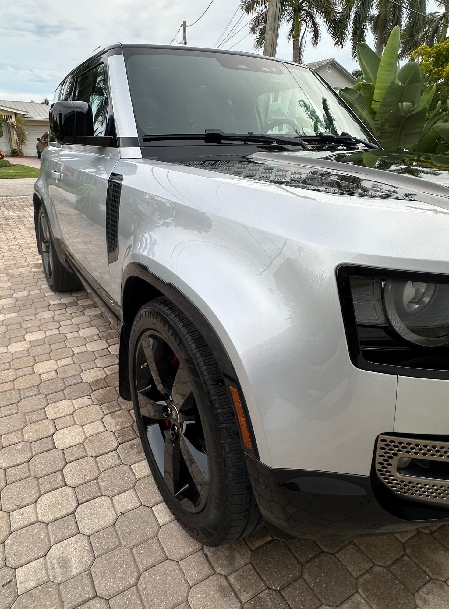 2021 Land Rover Defender - 2021 Defender 90X - Very low miles - Immaculate - Used - VIN SALEX6RU4M2052227 - 5,300 Miles - 6 cyl - SUV - Silver - Pompano Beach, FL 33062, United States