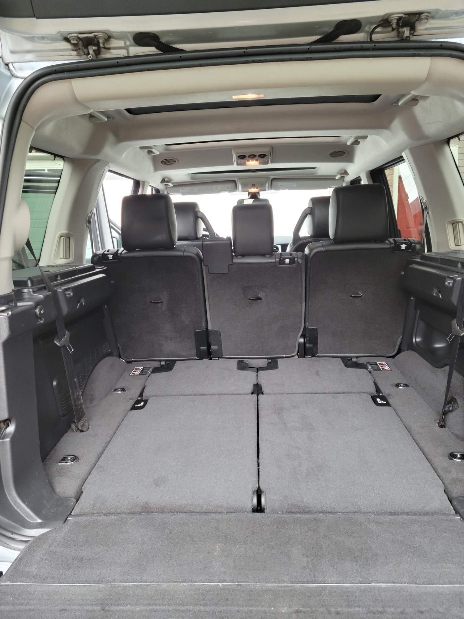 2008 Land Rover LR3 - 08 LR3 HSE w/ HD Package - Seattle - $12,500 - Used - VIN SALAG25438A450179 - 116,000 Miles - 8 cyl - Silver - Seattle, WA 98028, United States