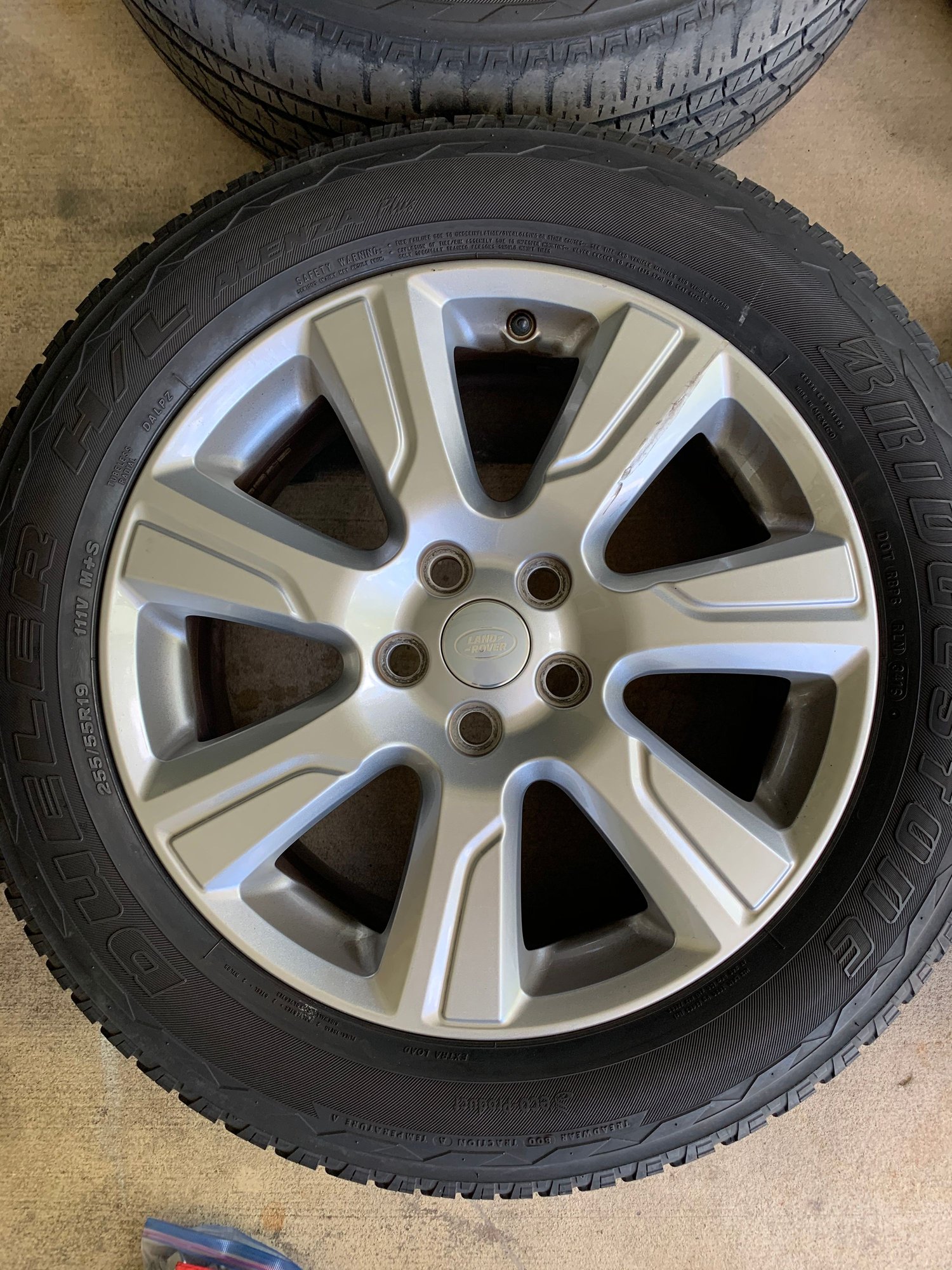 Wheels and Tires/Axles - Set of four 19" 5 spoke LAND ROVER LR4 2013-2016 OEM Factory Original Alloy Wheel Rim - Used - 2010 to 2016 Land Rover LR4 - 2004 to 2009 Land Rover LR3 - Bradenton, FL 34209, United States