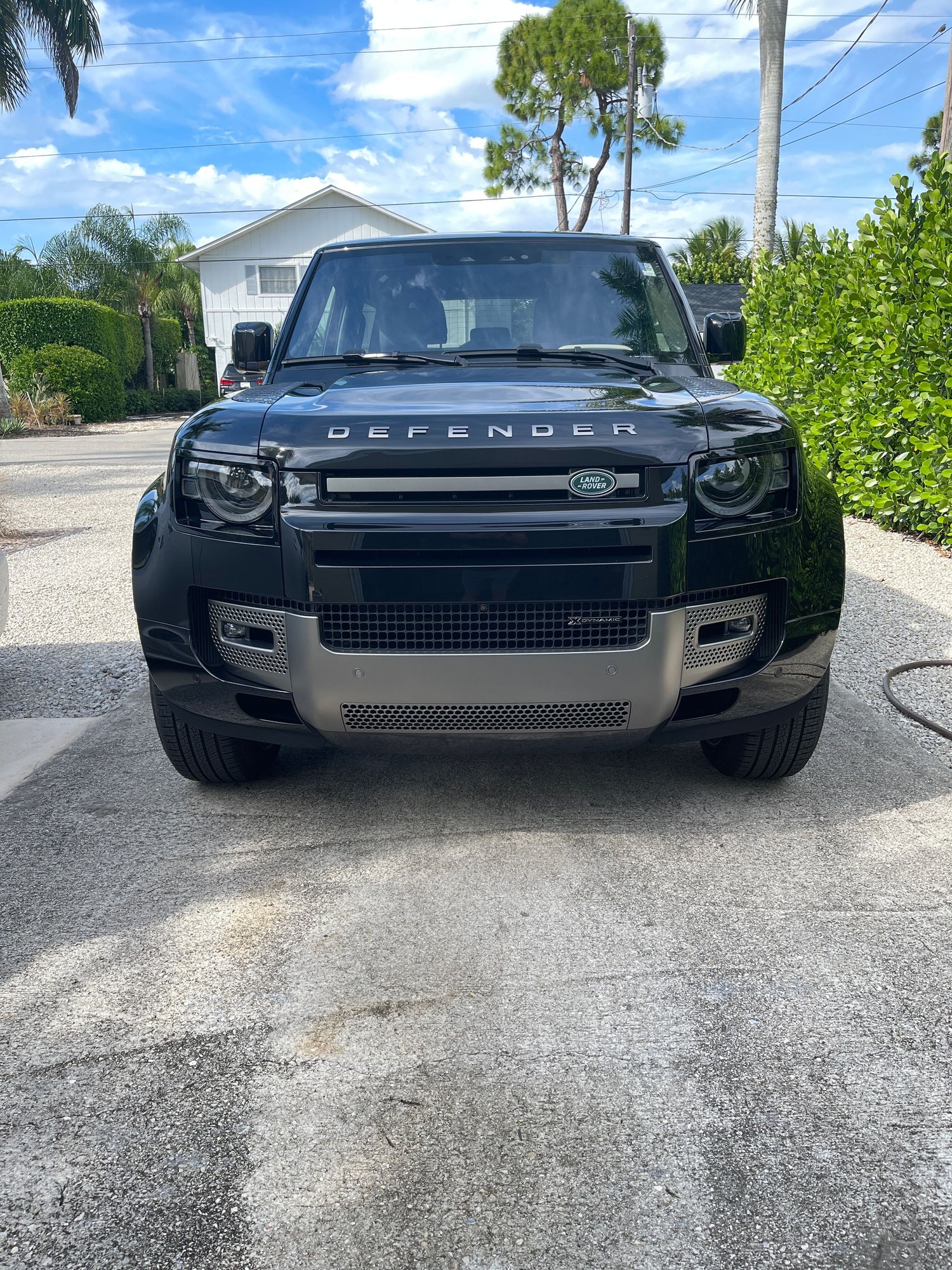 2022 Land Rover Defender - 2022 Defender 90 X-Dynamic SE - Used - VIN SALE26RU4N2084272 - 4,700 Miles - 6 cyl - 4WD - Automatic - SUV - Black - Naples, FL 34110, United States