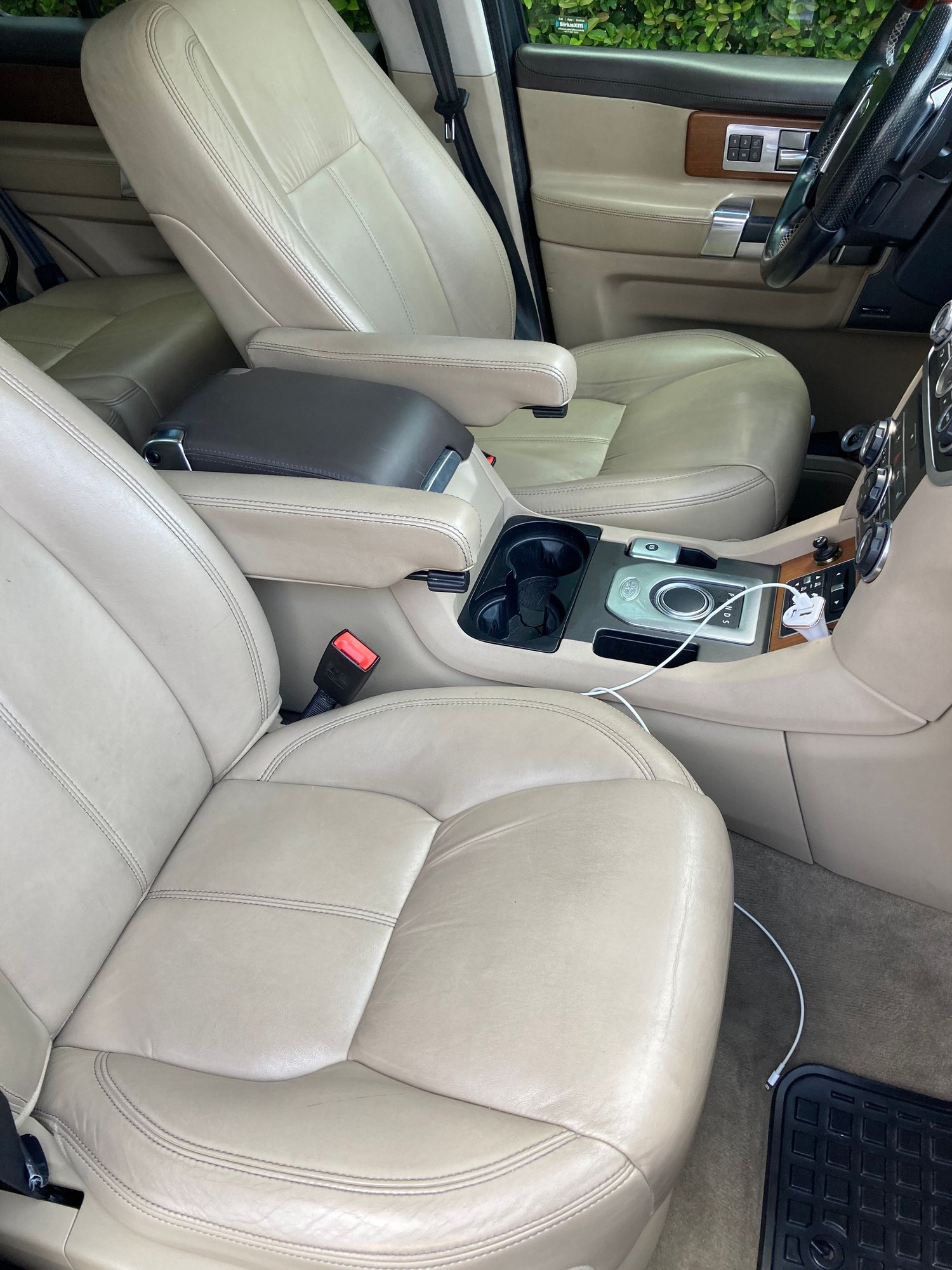 2016 Land Rover LR4 - 2016 Land Rover LR4 Landmark Edition - Used - VIN Salak2v64ga841582 - 72,834 Miles - 8 cyl - 4WD - Automatic - SUV - White - Jacksonville, FL 32224, United States