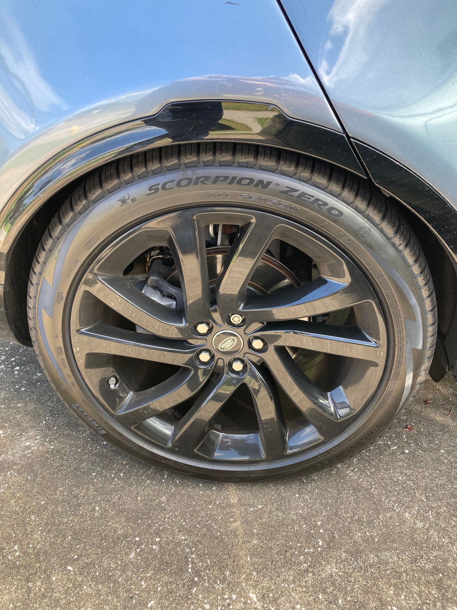 Wheels and Tires/Axles - 2018 LR Disco 22" wheel set new Pirelli's - Used - -1 to 2025  All Models - Jacksonville, FL 32210, United States