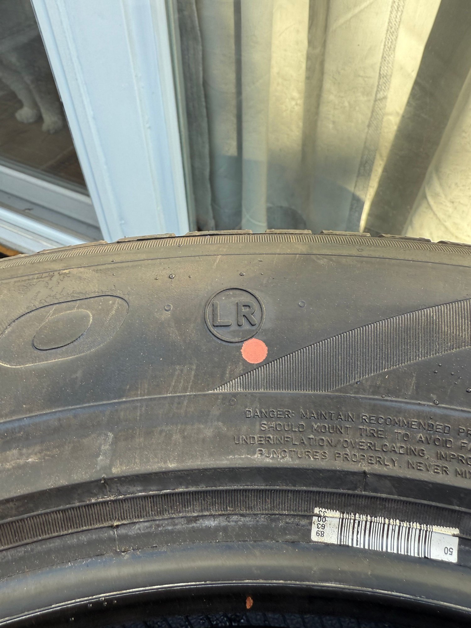 Wheels and Tires/Axles - Four new OEM tires defender 255/60/R20 - New - 2020 to 2026 Land Rover Defender - Scarsdale, NY 10583, United States