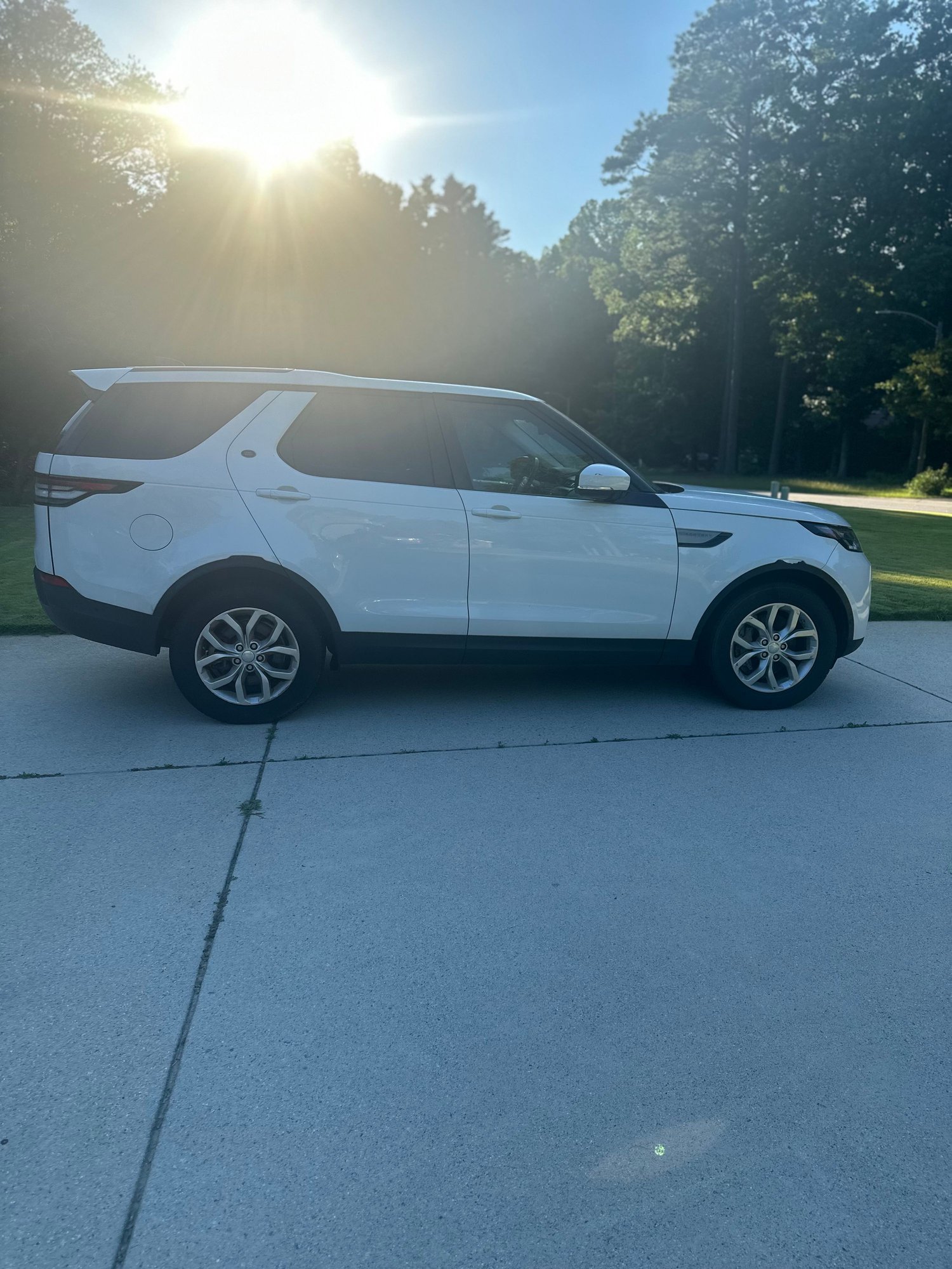 2019 Land Rover Discovery - 2019 Land Rover Discovery for sale - Used - VIN SALRG2RV6KA093982 - 97,000 Miles - 6 cyl - 4WD - Automatic - Truck - White - Powder Springs, GA 30127, United States
