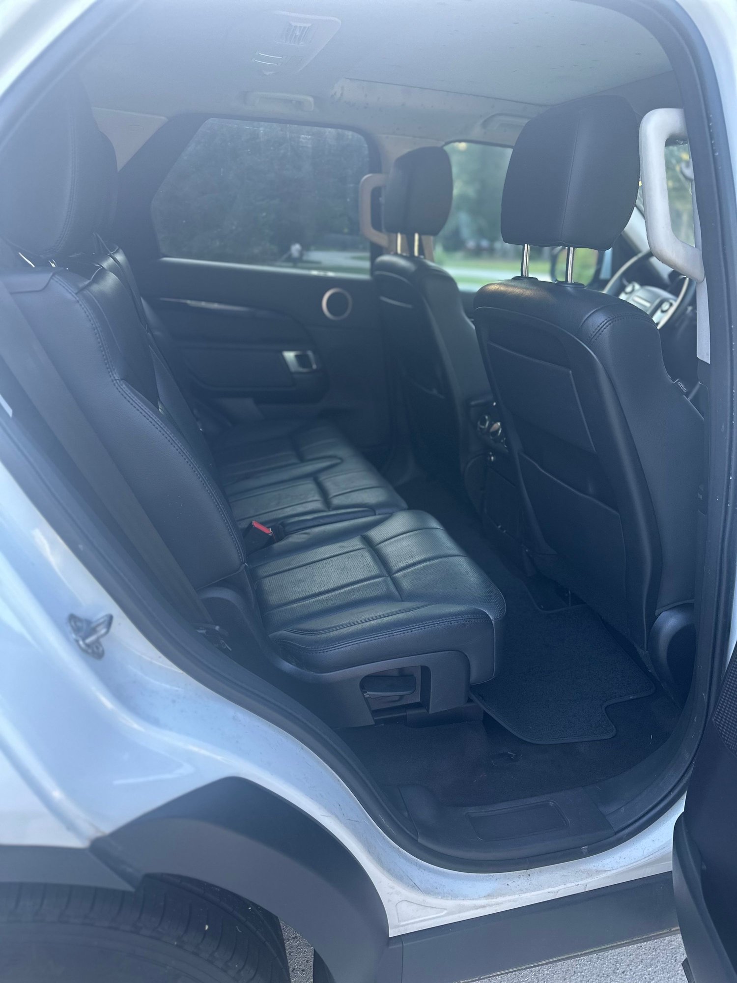 2019 Land Rover Discovery - 2019 Land Rover Discovery for sale - Used - VIN SALRG2RV6KA093982 - 97,000 Miles - 6 cyl - 4WD - Automatic - Truck - White - Powder Springs, GA 30127, United States