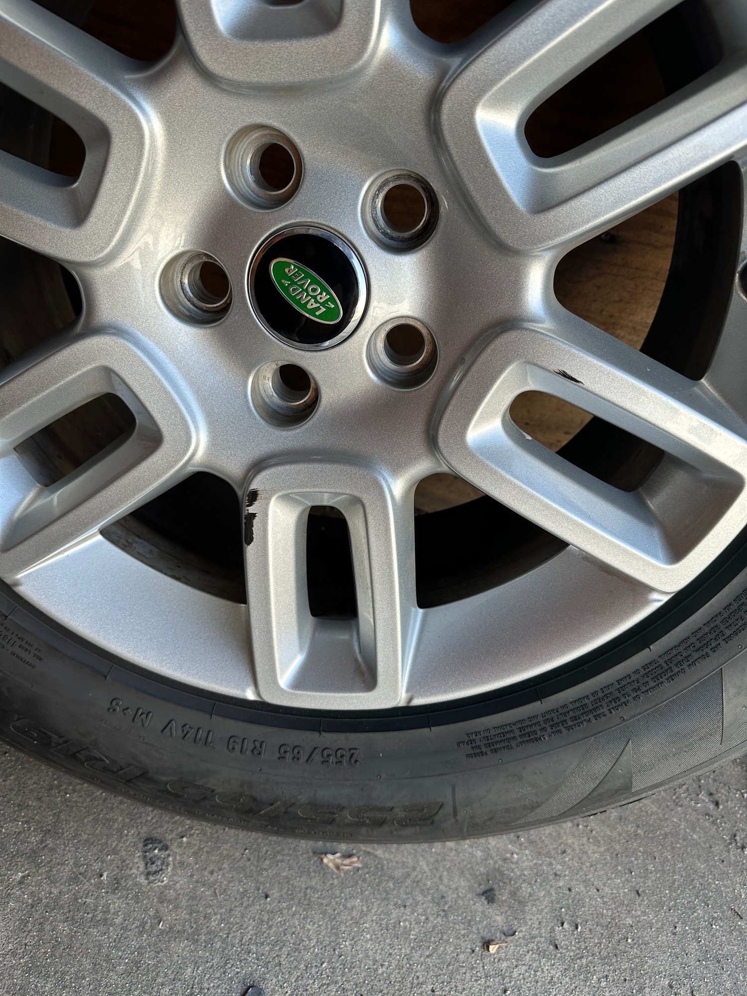 Wheels and Tires/Axles - OEM 19" Wheels and Tires Land Rover Defender 110 \ 90 - Set of 4 - Used - 2020 to 2024 Land Rover Defender - 2020 to 2024 Land Rover Defender 110 - 2020 to 2024 Land Rover Defender 90 - Los Angeles, CA 90036, United States