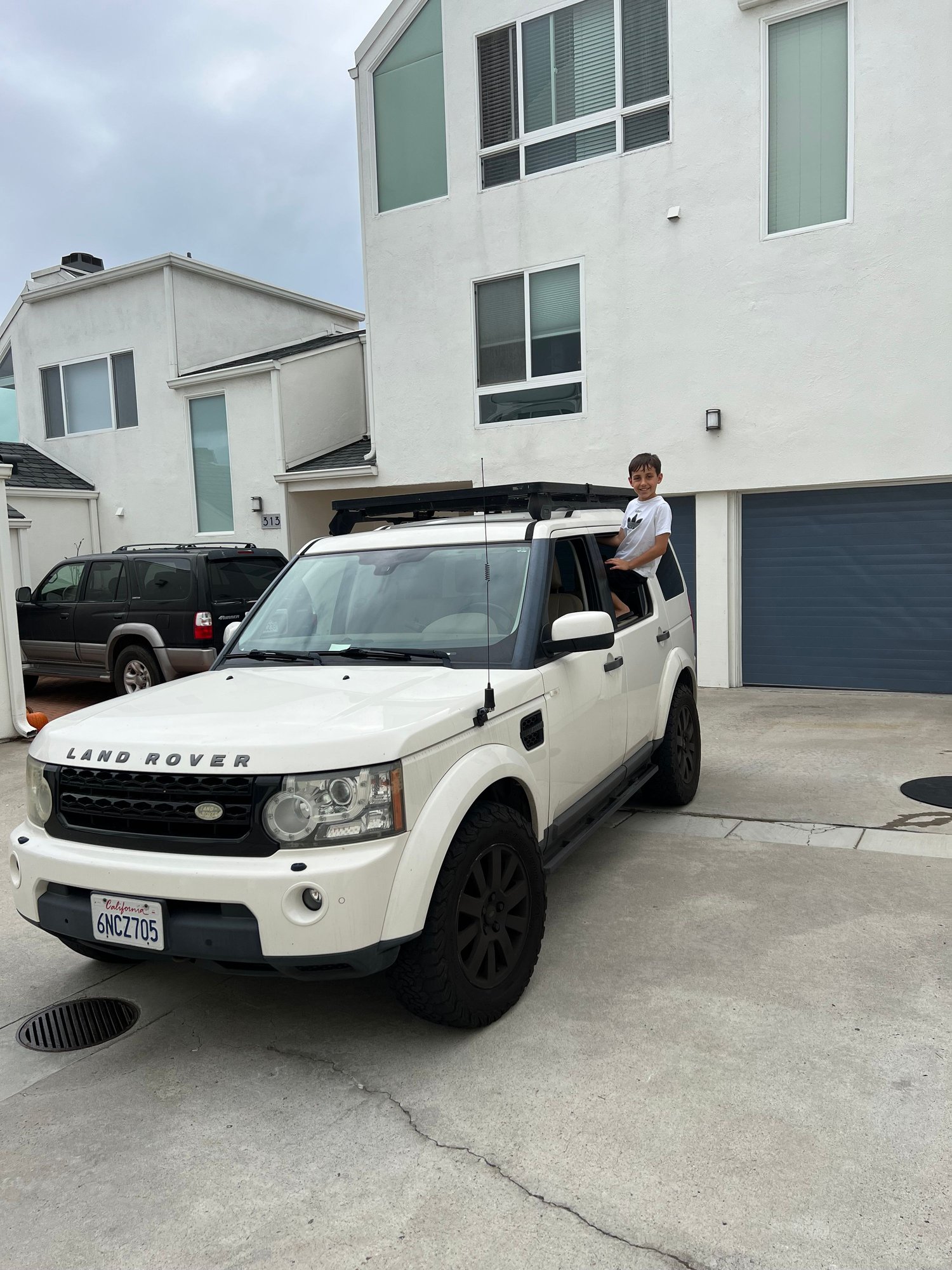 2010 Land Rover LR4 - Hate to give her up! V8 LR4 with upgrades - Used - VIN SALAG2D42AA522433 - 137,000 Miles - 8 cyl - 4WD - Automatic - SUV - White - Solana Beach, CA 92075, United States