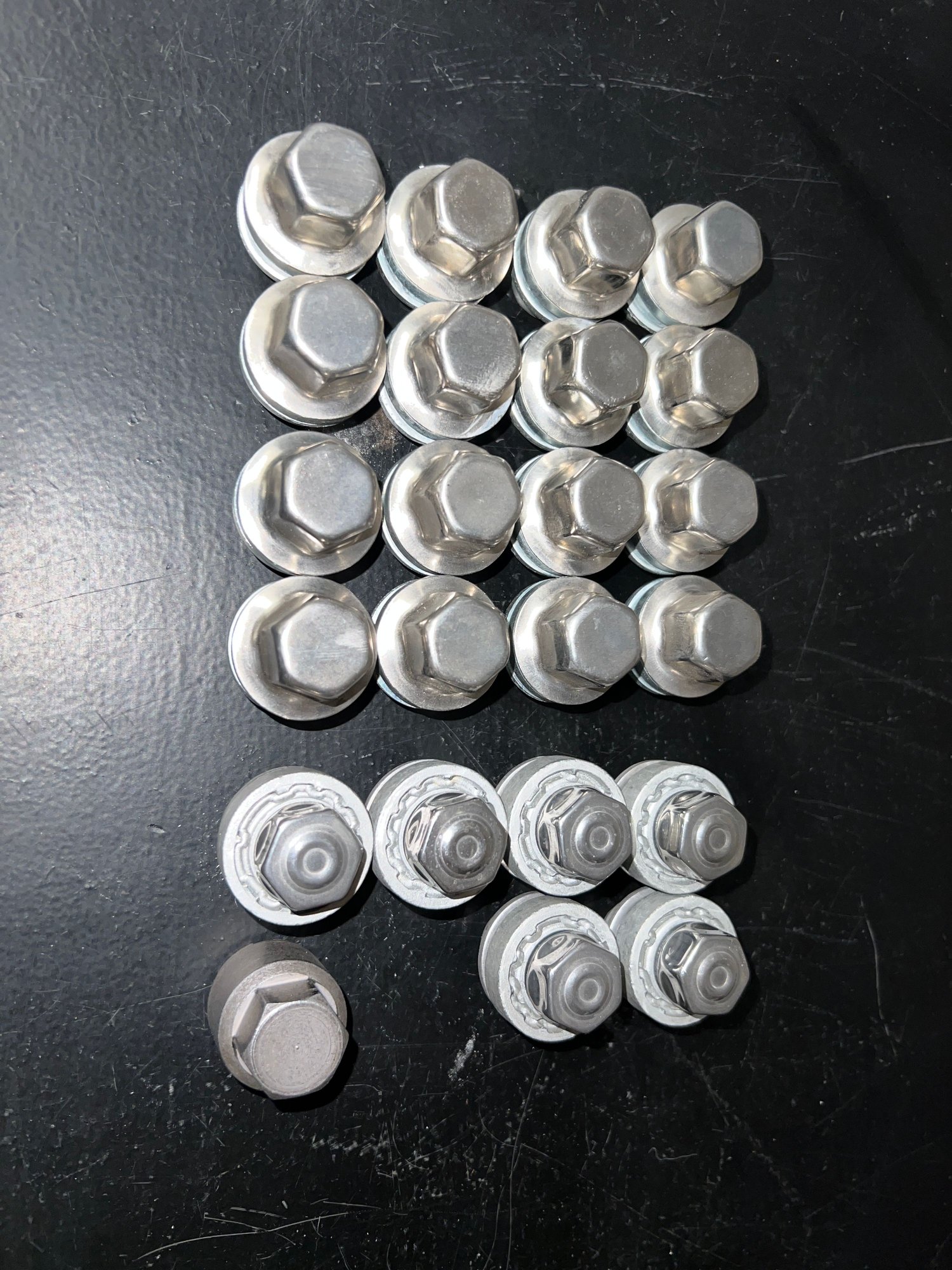 Wheels and Tires/Axles - New Defender Lug Nut and wheel lock set 2022 - Used - 2020 to 2023 Land Rover Defender 110 - San Diego, CA 92101, United States