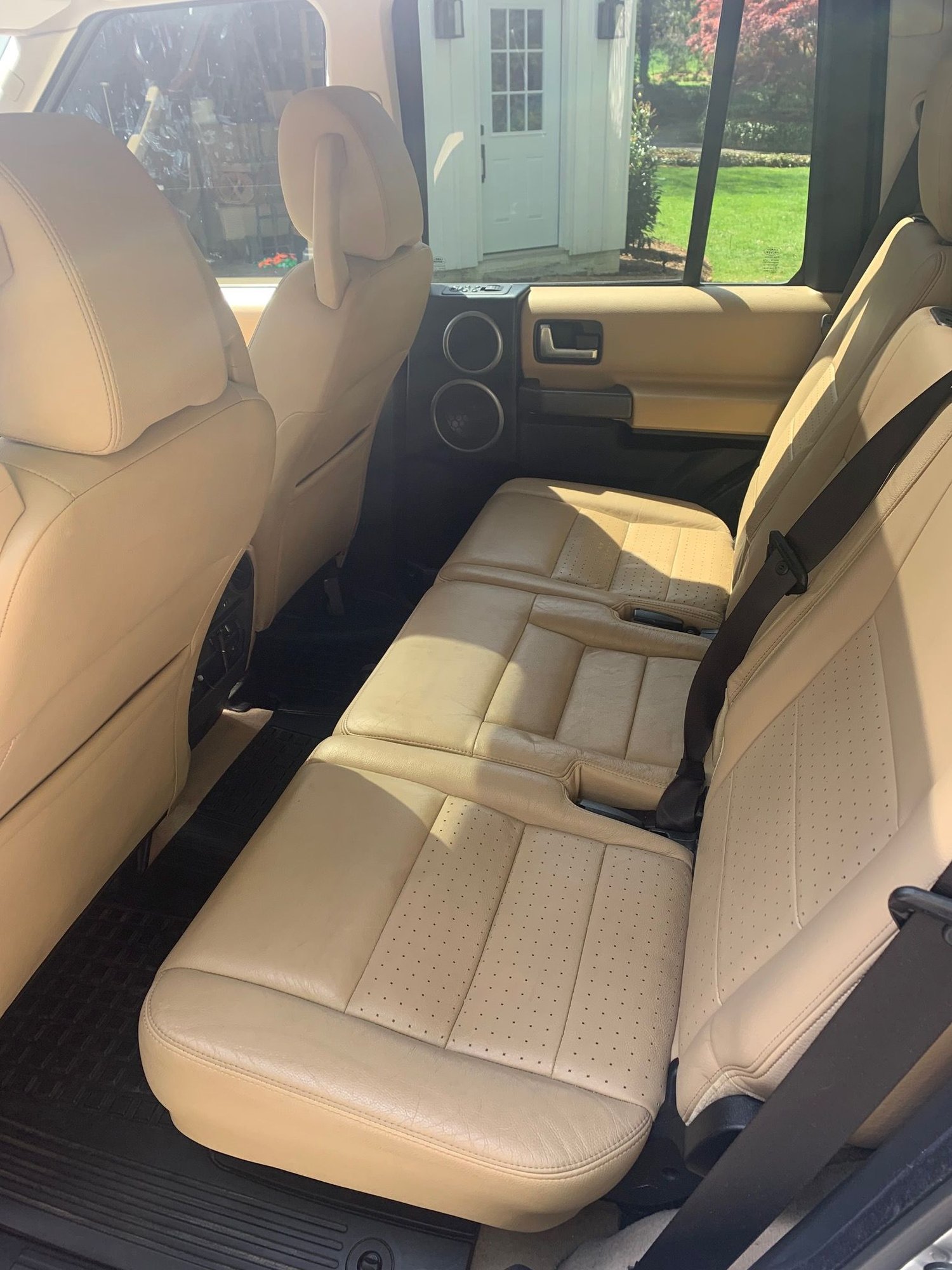 2006 Land Rover LR3 - 2006 LR3 HSE 7-seater - HD package (locking Diff) - 173K miles - Asheville NC - Used - VIN salag25426a352127 - 173,200 Miles - 8 cyl - 4WD - Automatic - SUV - Silver - Asheville, NC 28739, United States