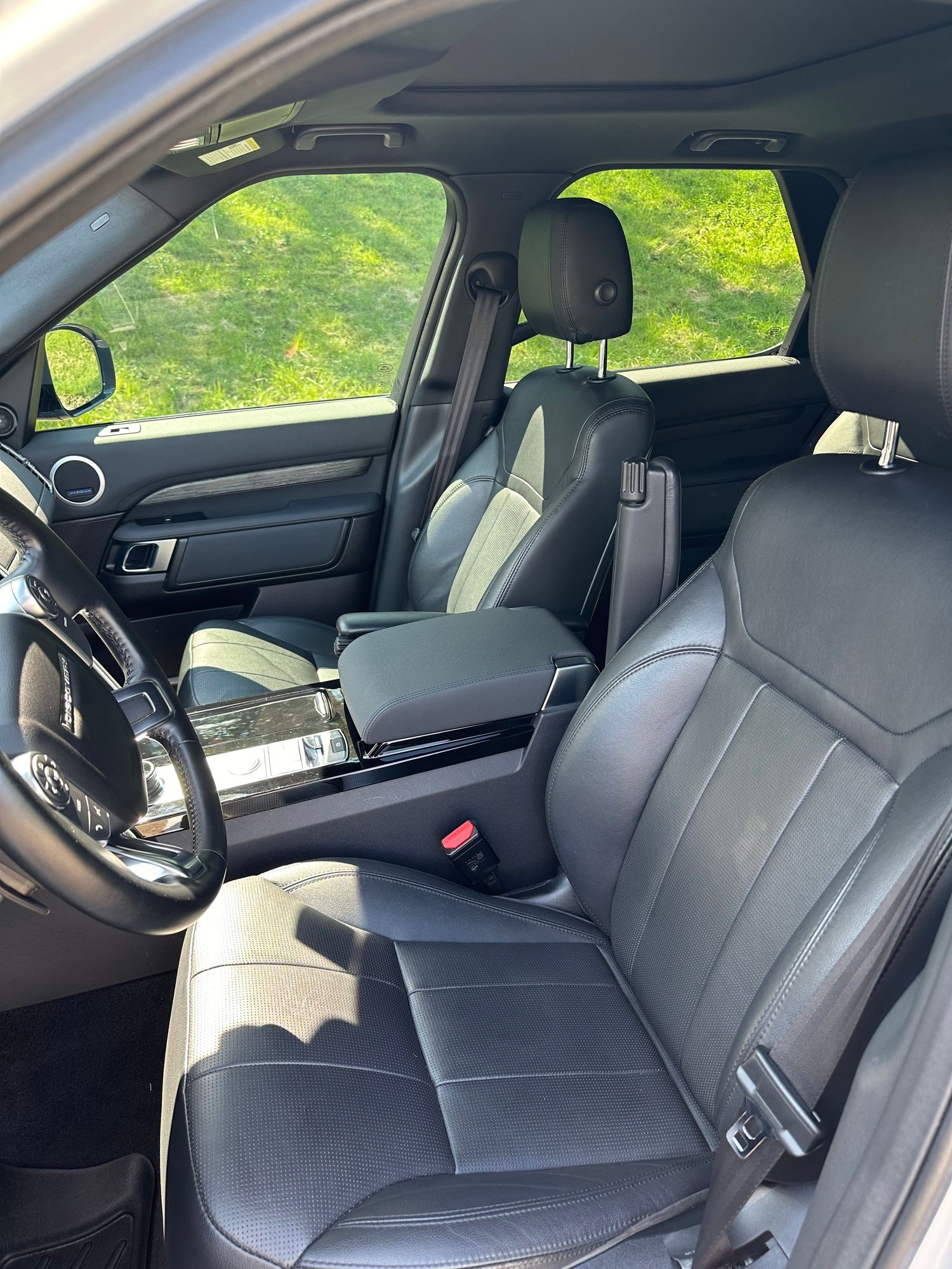 2018 Land Rover Discovery - Immaculate 2018 Discovery 5 HSE TD6! - Used - VIN SALGV2RE6JA514370 - 36,600 Miles - 6 cyl - 4WD - Automatic - SUV - Silver - West Point, NY 10996, United States