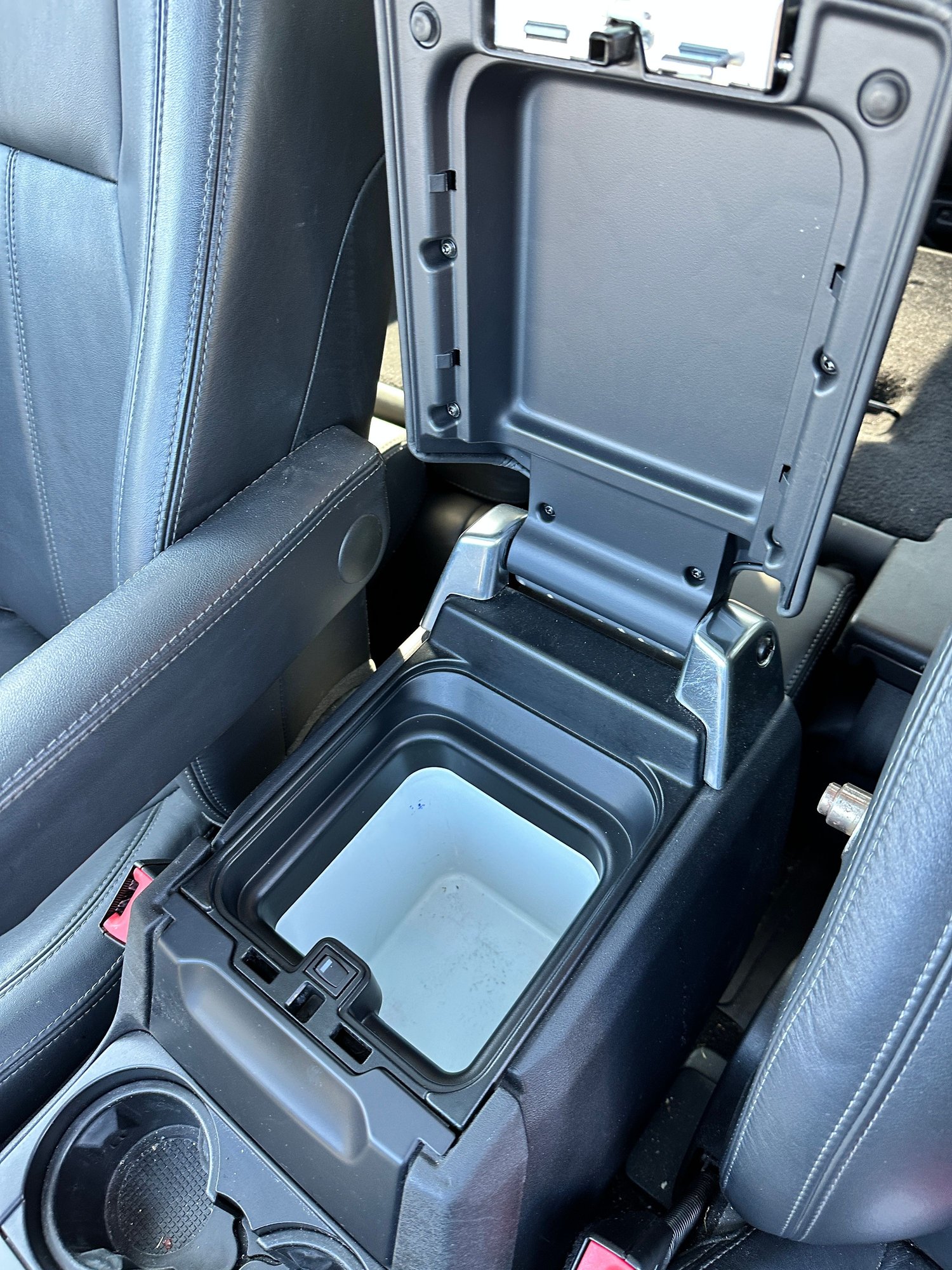 2014 Land Rover LR4 - 2014 Land Rover LR4 HSE LUX sport utility - $20,000 (Northeast Tacoma) - Used - VIN SALAK2V64EA705773 - 145,118 Miles - 6 cyl - 4WD - Automatic - SUV - Blue - Tacoma, WA 98404, United States