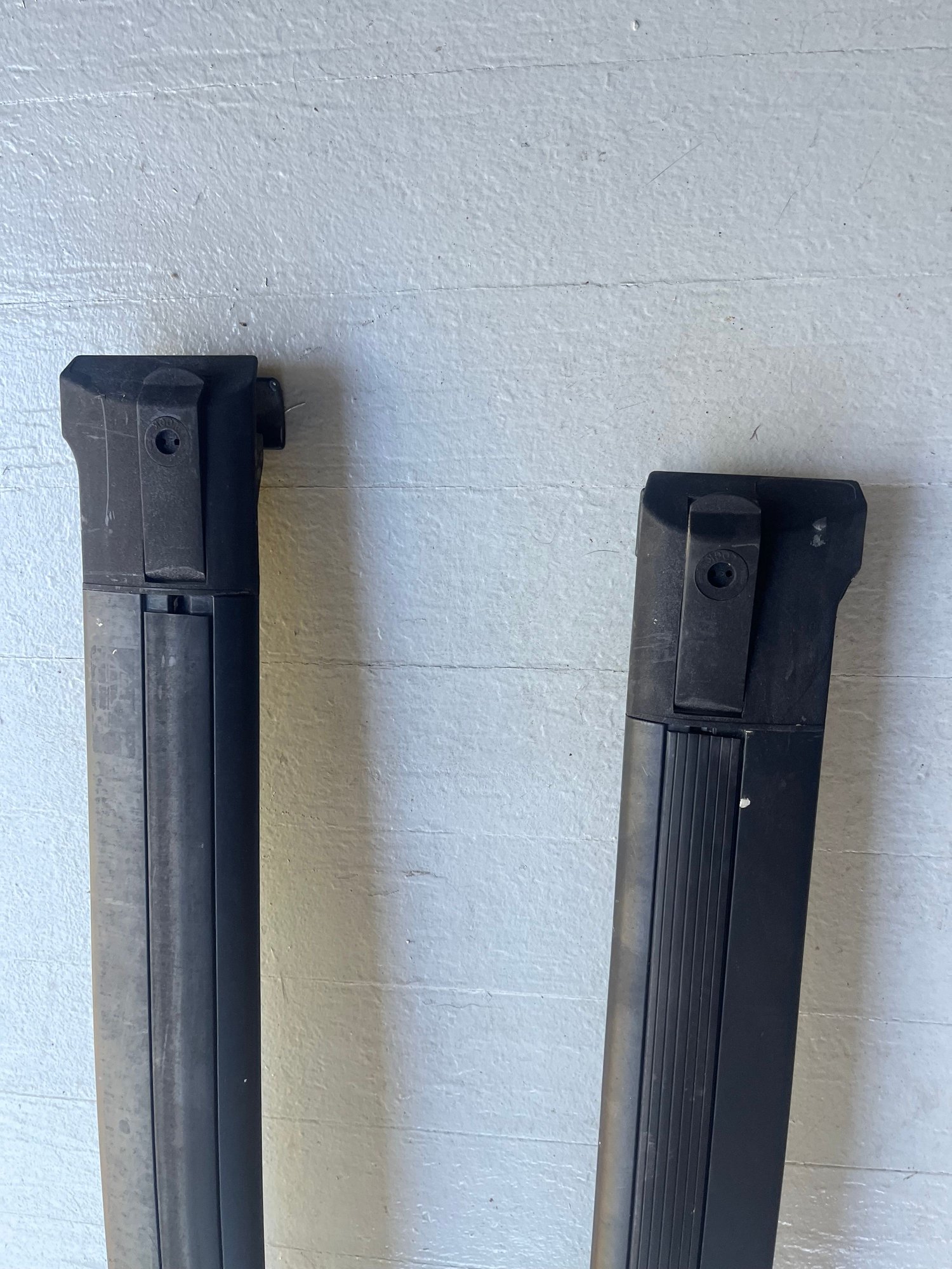 Accessories - Land Rover factory cross bars for 1999-2002 Discovery 2 - Used - 1999 to 2002 Land Rover Discovery - Charlotte, NC 28203, United States