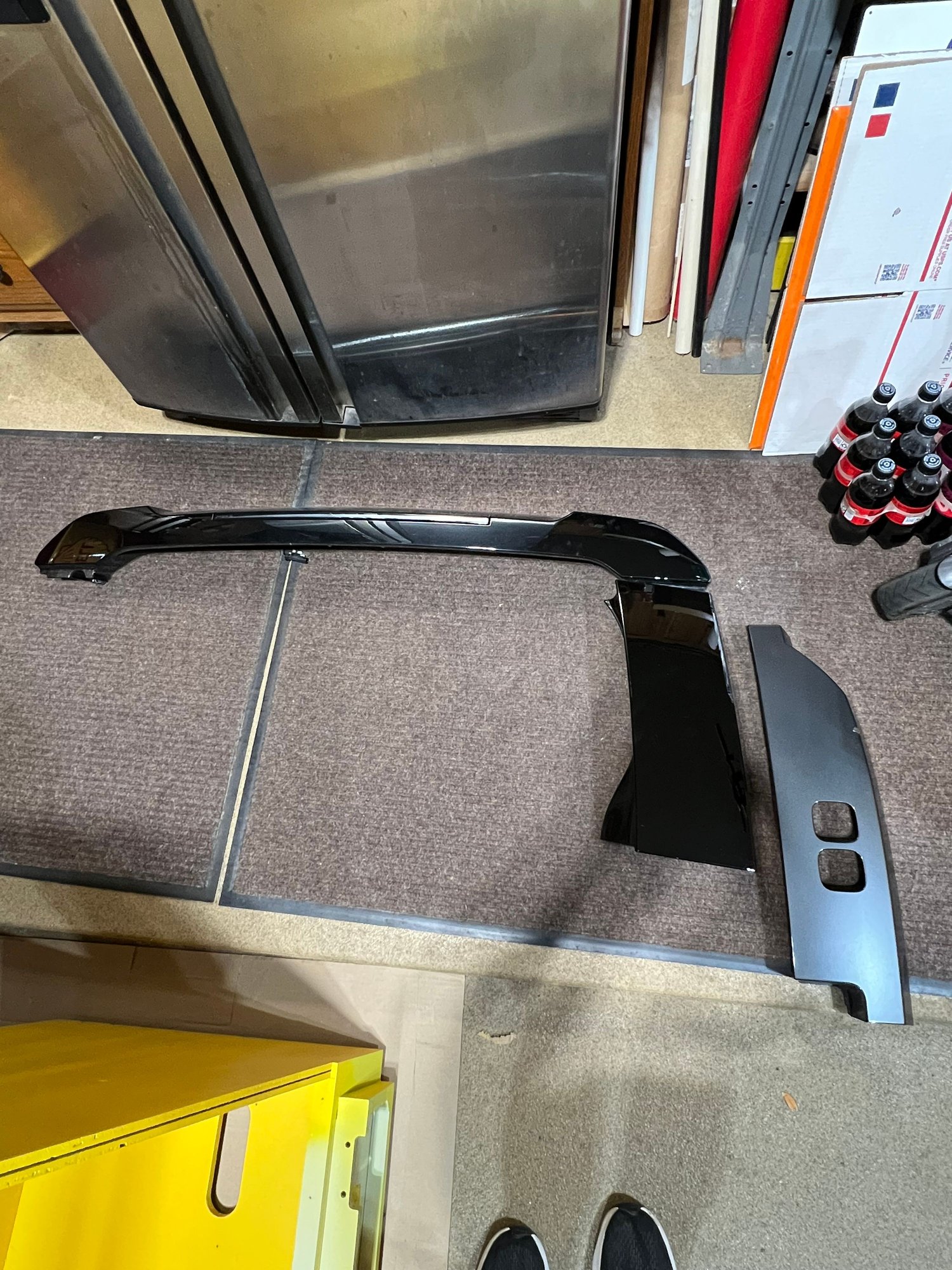 Exterior Body Parts - Defender 110 - Free spoiler, rear trim panel and taillight surround - Used - 2023 Any Make All Models - Downers Grove, IL 60515, United States